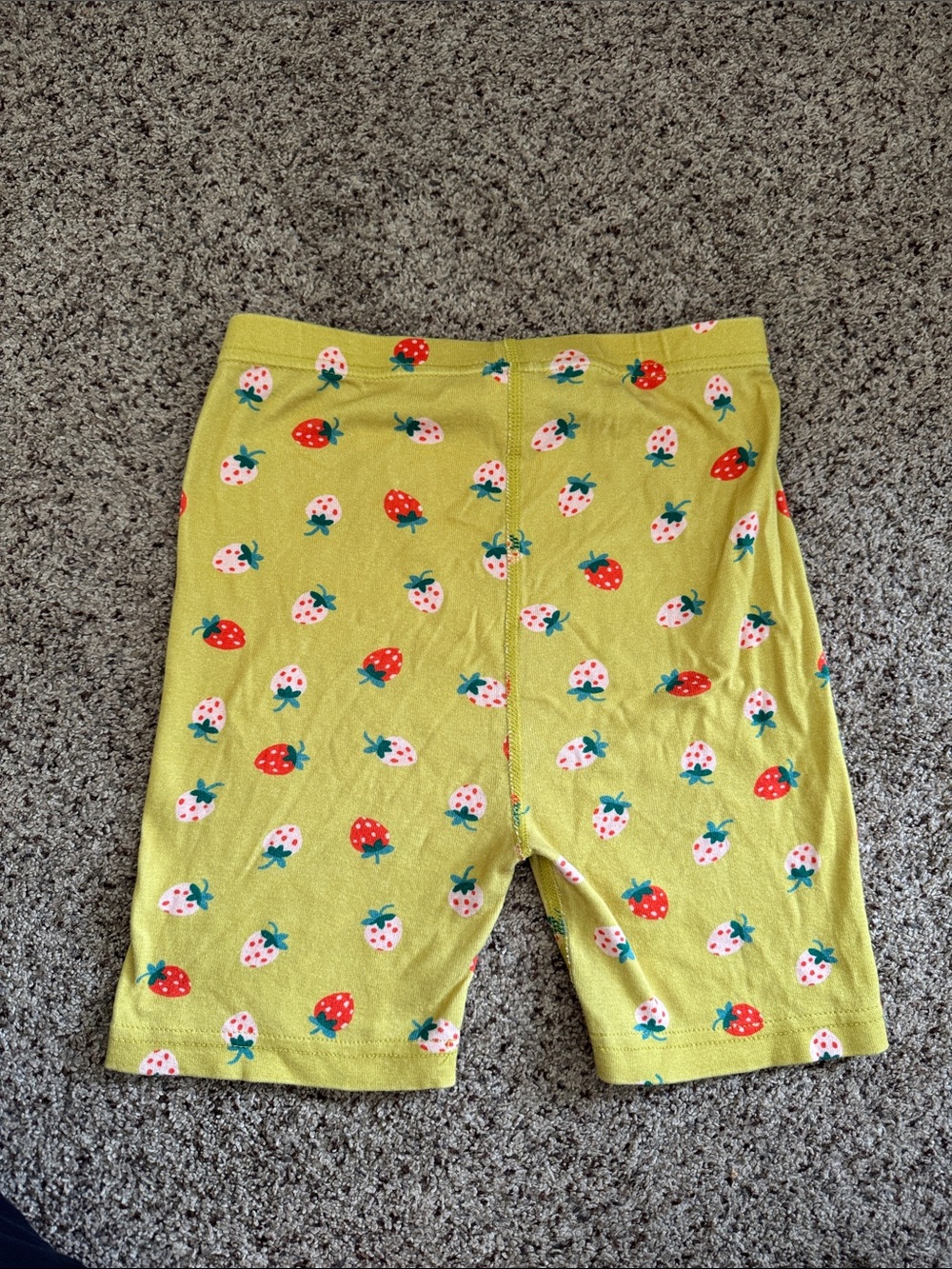 Hanna Andersson Green Daisy & Yellow Strawberry Pajamas (2 sets) - Picture 3 of 9